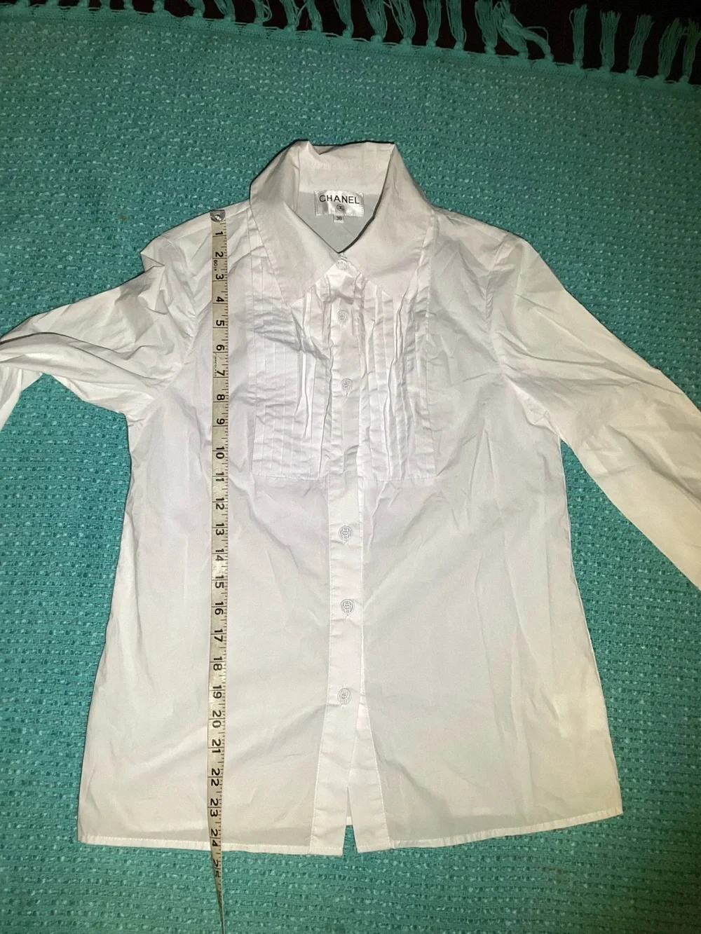 CHANEL vintage women’s Classic White Button-Up  blouse size 6